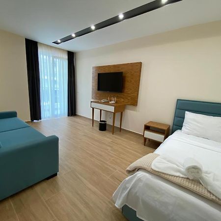 Milenium Hotel Shëngjin Екстериор снимка