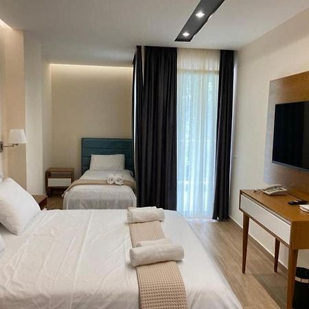 Milenium Hotel Shëngjin Екстериор снимка