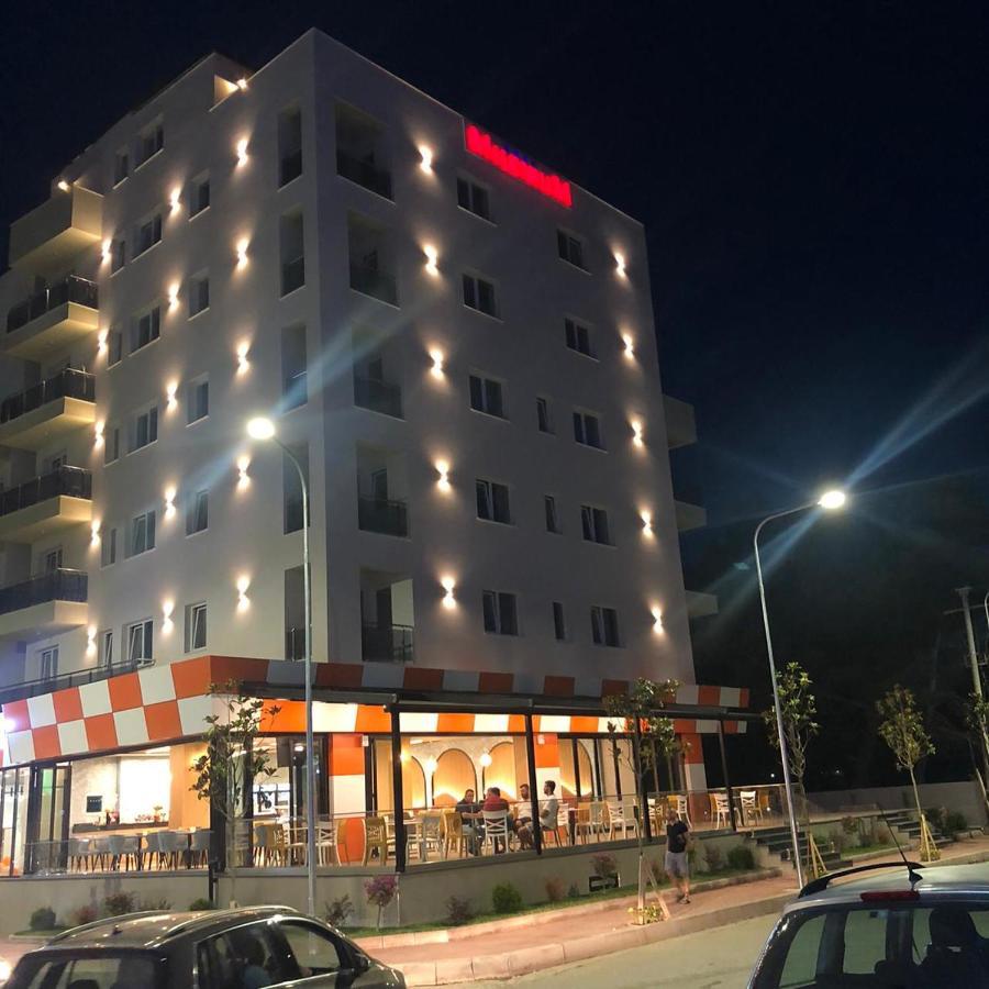 Milenium Hotel Shëngjin Екстериор снимка