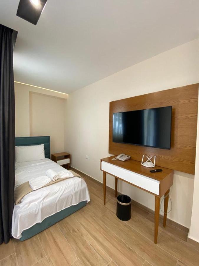 Milenium Hotel Shëngjin Екстериор снимка
