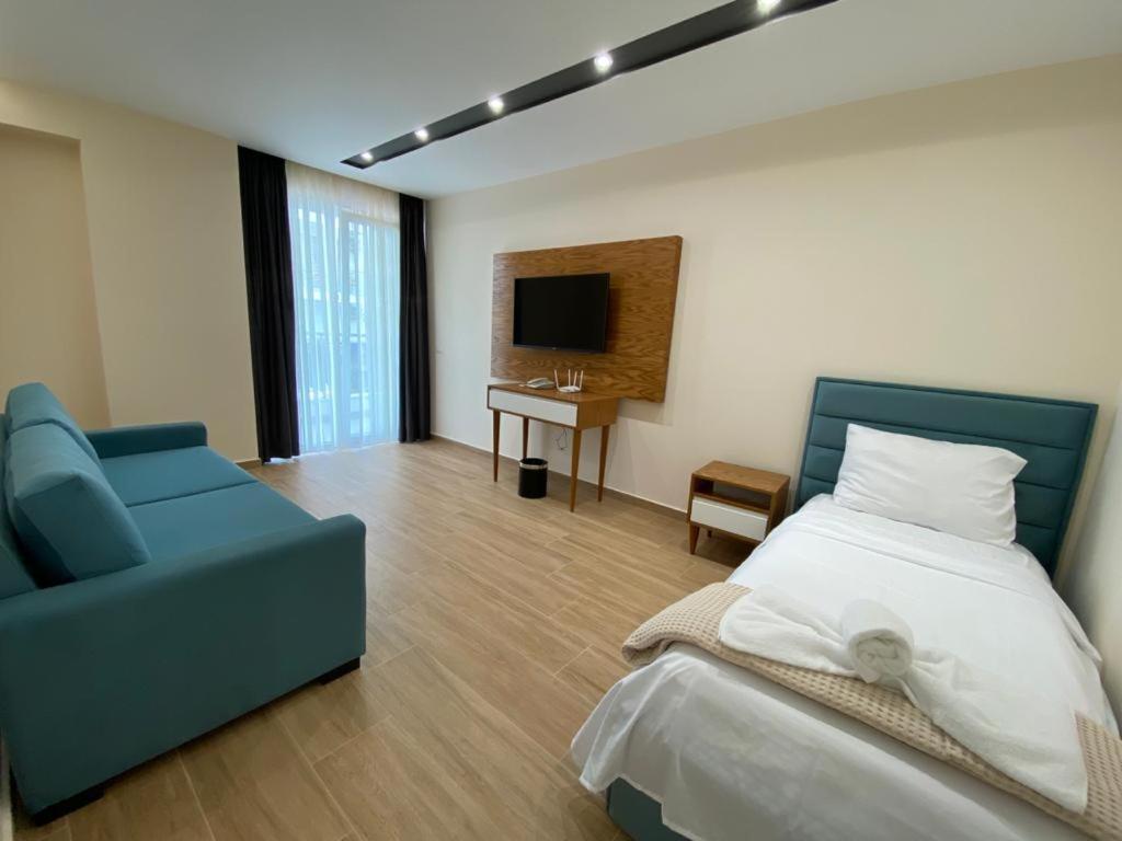 Milenium Hotel Shëngjin Екстериор снимка