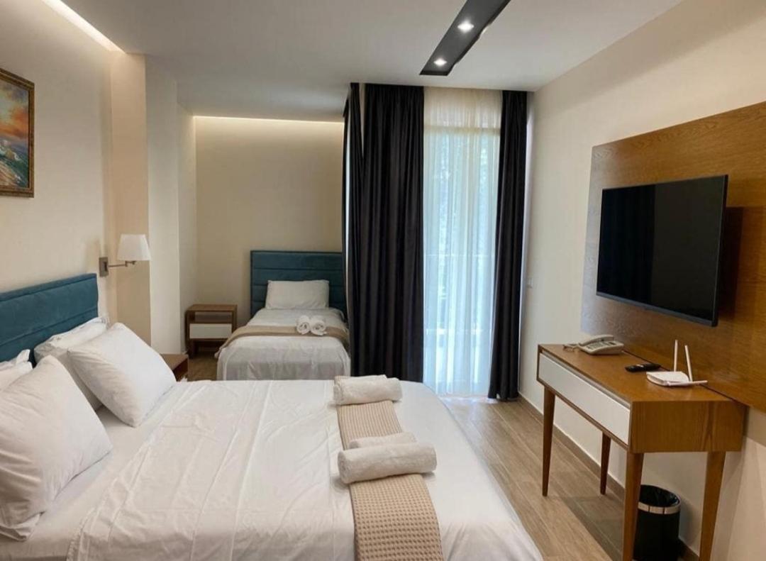 Milenium Hotel Shëngjin Екстериор снимка